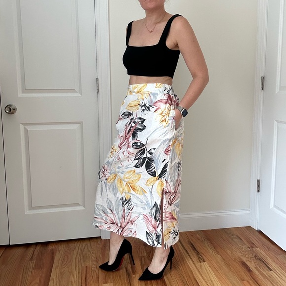 Two Pice Tropical Printed Linen Skirt Set - Picture 6 of 9